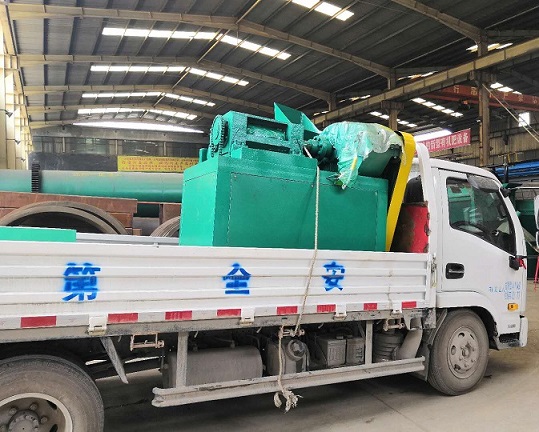 標(biāo)準2噸不規(guī)則擠壓造粒機山東濰坊